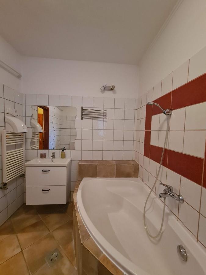 Palantir Panzio Bed & Breakfast Miskolc Ngoại thất bức ảnh