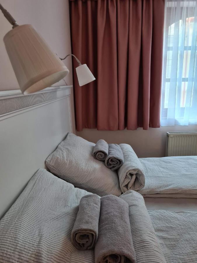 Palantir Panzio Bed & Breakfast Miskolc Ngoại thất bức ảnh
