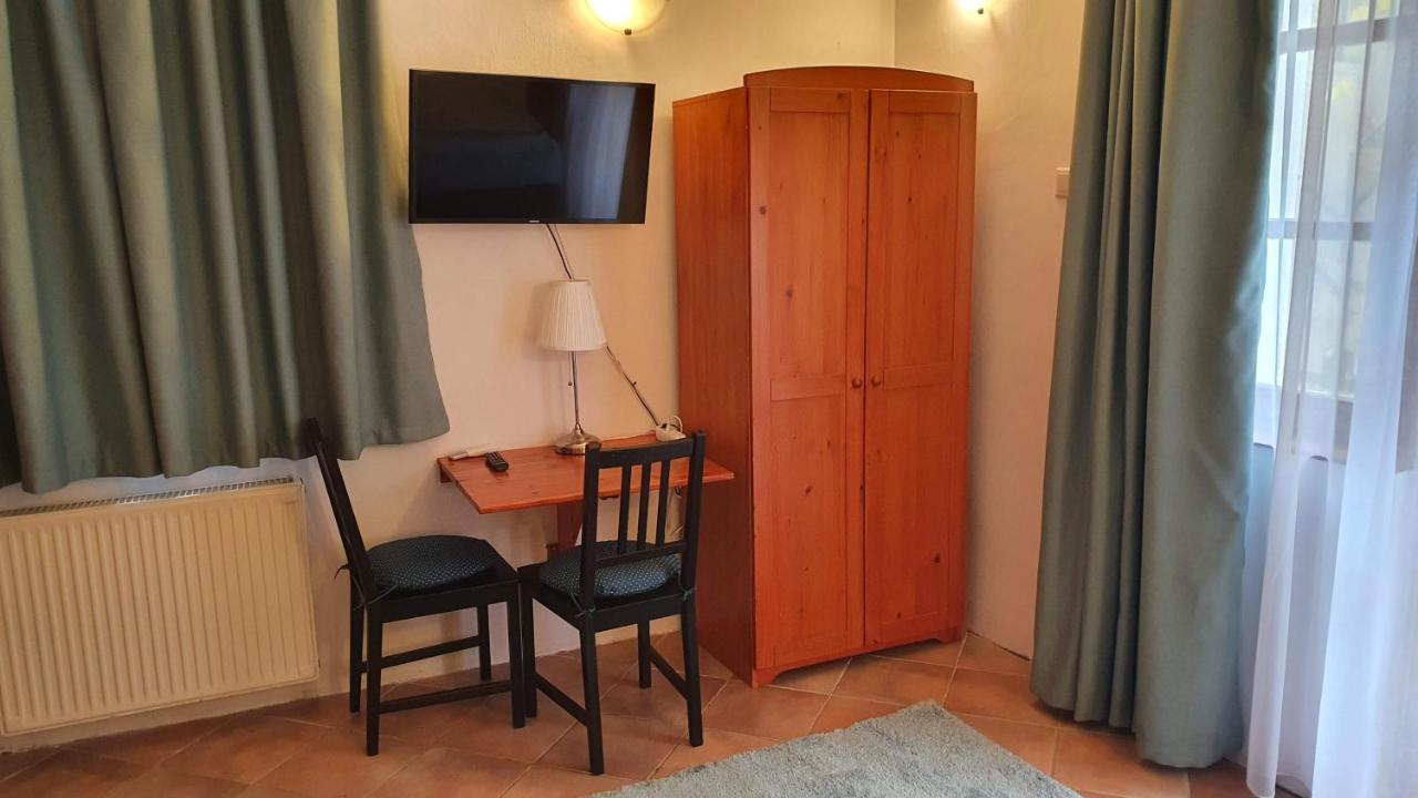 Palantir Panzio Bed & Breakfast Miskolc Ngoại thất bức ảnh