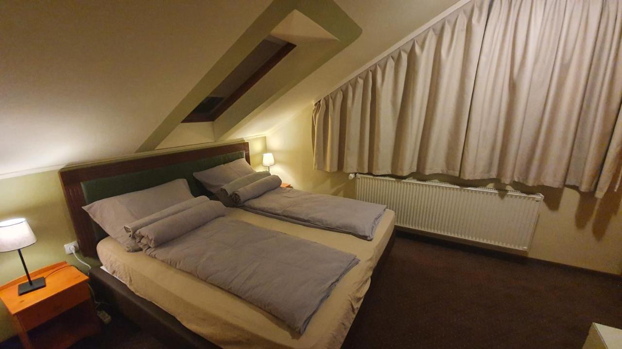 Palantir Panzio Bed & Breakfast Miskolc Ngoại thất bức ảnh