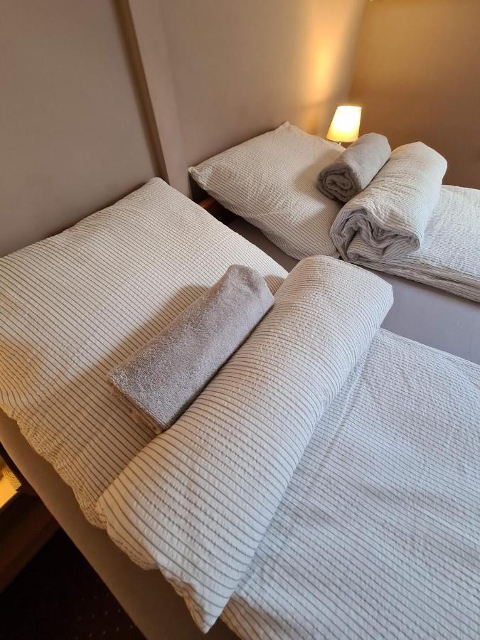 Palantir Panzio Bed & Breakfast Miskolc Ngoại thất bức ảnh