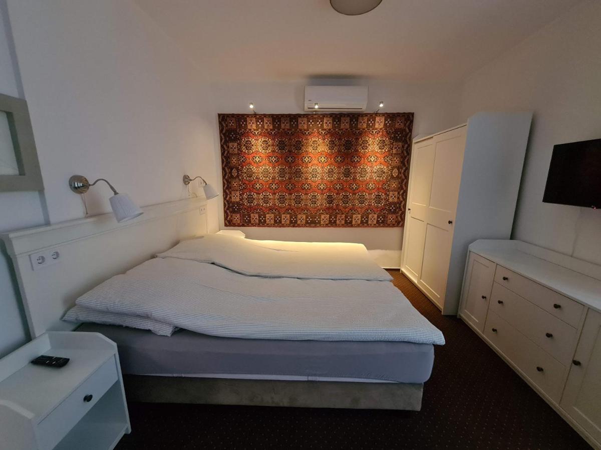 Palantir Panzio Bed & Breakfast Miskolc Ngoại thất bức ảnh
