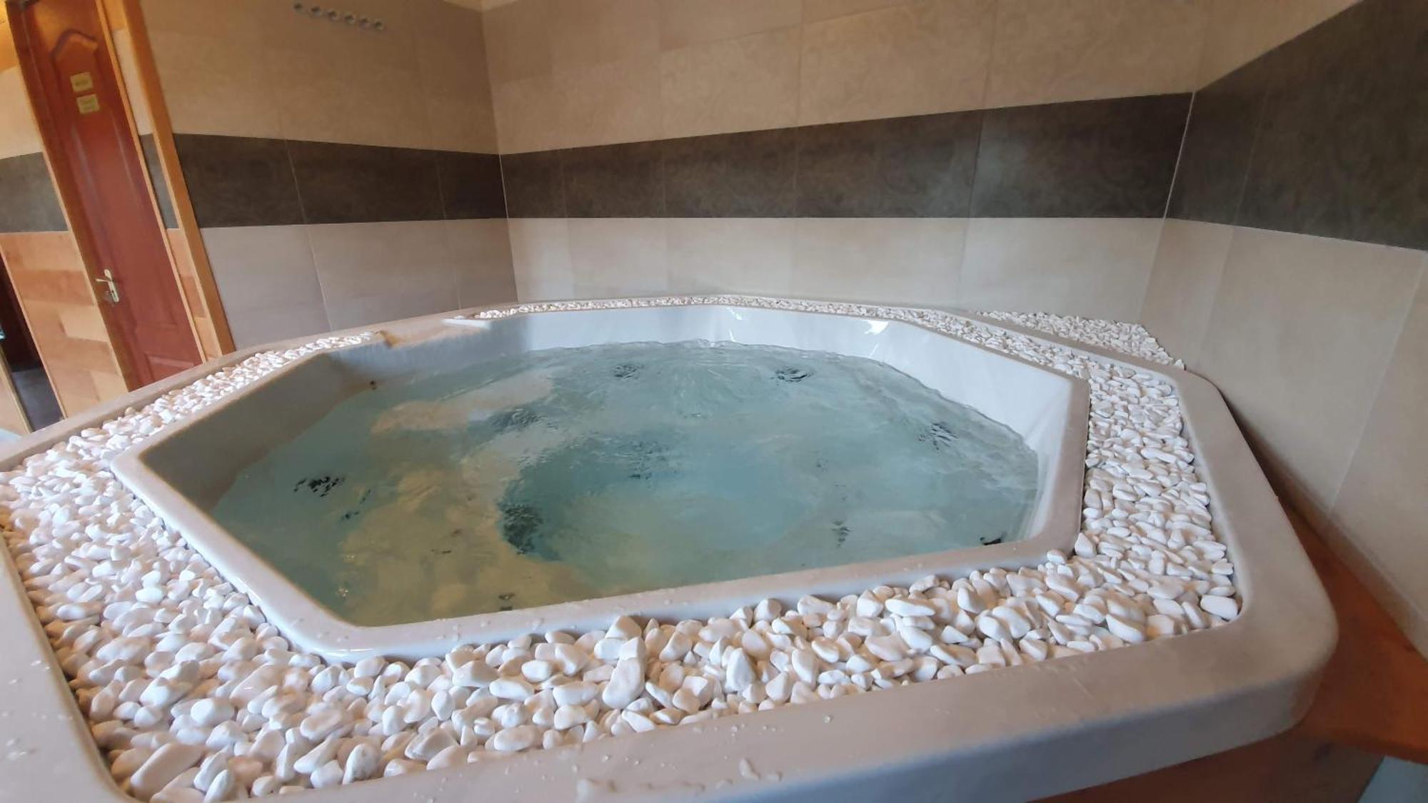 Palantir Panzio Bed & Breakfast Miskolc Ngoại thất bức ảnh